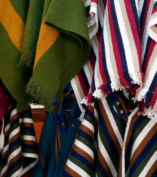 Ponchos - Ministerio de Turismo del Ecuador