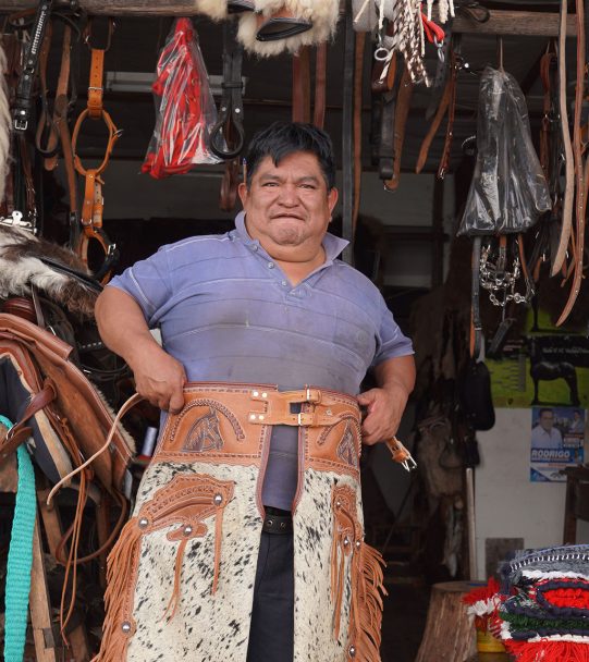 Textiles andinos para festividades - Ministerio de Turismo del Ecuador